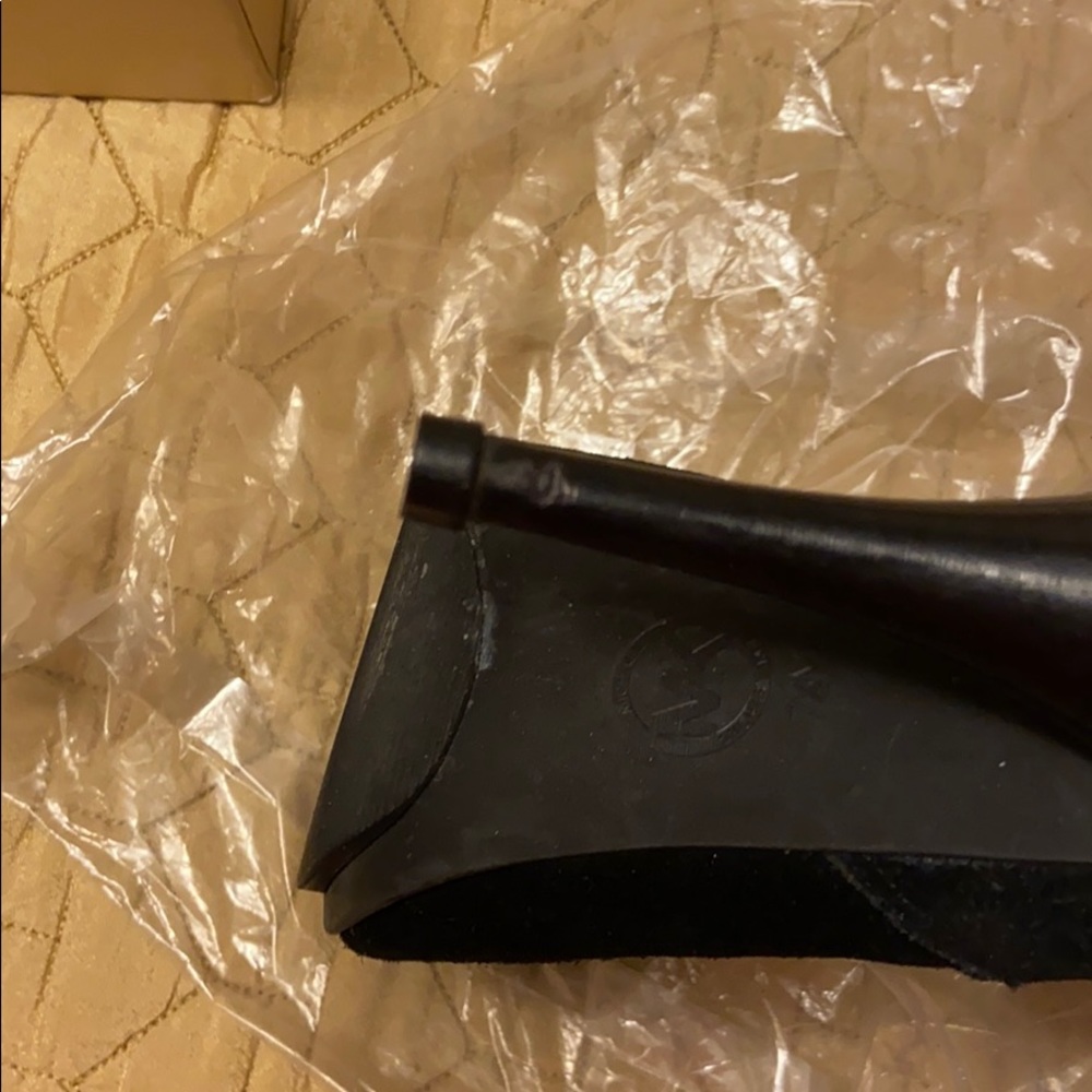 Michael Kors  sued ankle boots. - Picture 6 of 7
